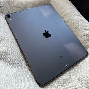 iPad Pro 12.9 Inch 3rd Generation 64GB - EXCELLENT CONDITION - Refurbished Clear